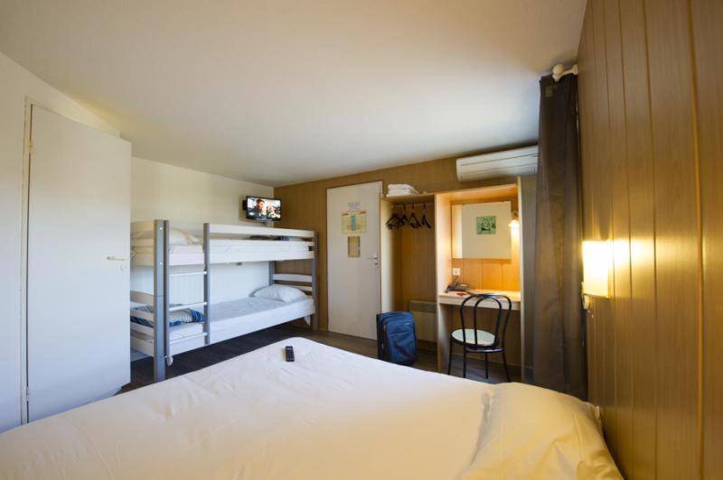 Brit Hotel Essentiel Pau Lescar Exterior photo