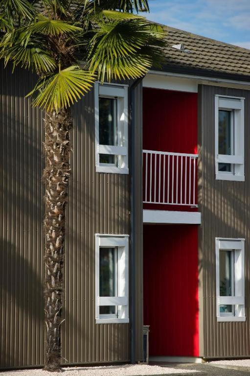 Brit Hotel Essentiel Pau Lescar Exterior photo