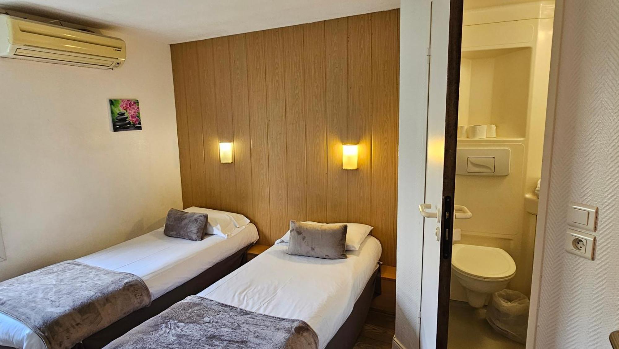 Brit Hotel Essentiel Pau Lescar Exterior photo
