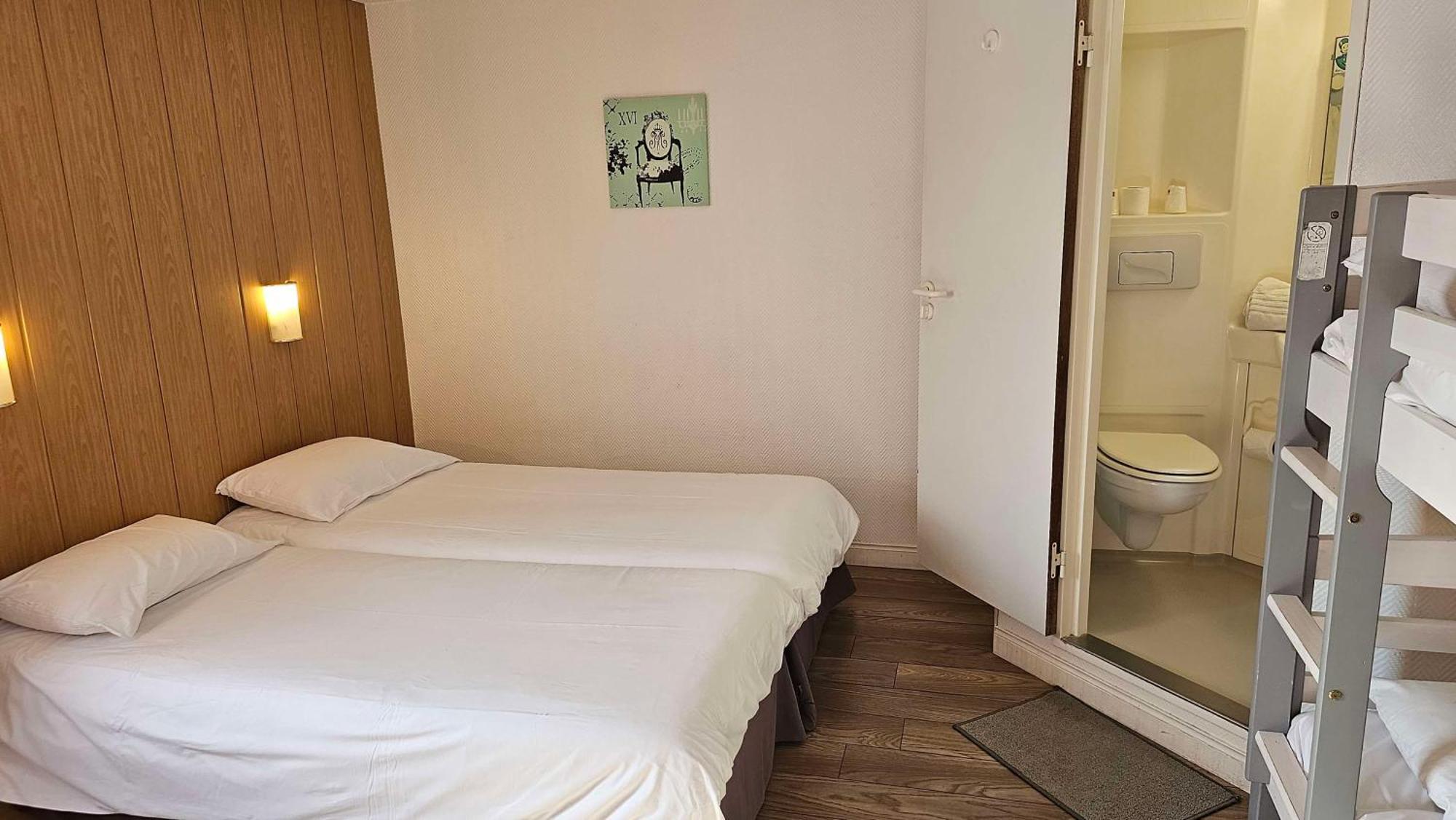 Brit Hotel Essentiel Pau Lescar Exterior photo