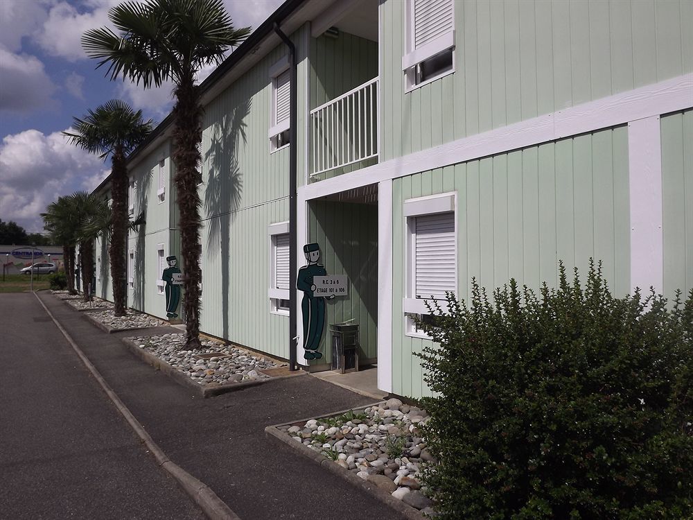 Brit Hotel Essentiel Pau Lescar Exterior photo